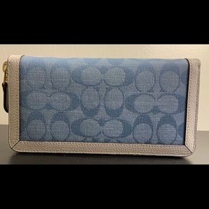 Coach: Accordion Zip Wallet In Signature Chambray